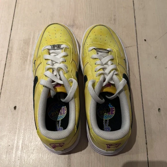 NIKE AIR FORCE LOW Peace Love and Basketball. Size 5.5. Gently used - Picture 4 of 4